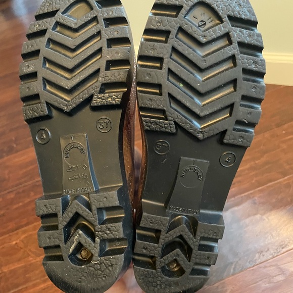 Burberry rain boots - Picture 2 of 4